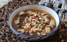 芡实桂圆煲鸡汤