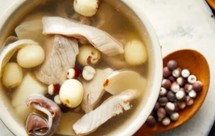 莲子芡实猪肚汤，暖心汤品