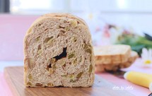 核桃葡萄干肉桂面包