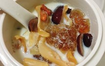 牛奶炖花胶鱼胶&桃胶皂角米银耳