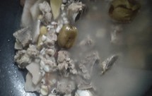 健皮养胃～莲子芡实淮山茯苓排骨汤