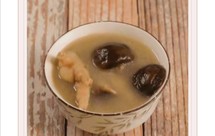 长夏-白扁豆芡实鸡脚汤