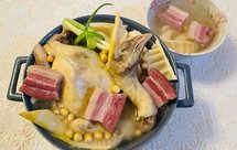 春笋芡实煲鸡汤