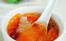 堪比燕窝的美容佳品——桃胶银耳炖木瓜