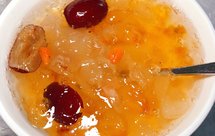 桃胶皂角米雪燕银耳羹