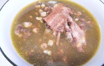 芡实茯苓红豆薏米鸡汤