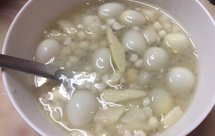 潮汕东京圆芡实莲子山药甜汤