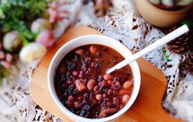 红豆花生莲子桃胶糖水