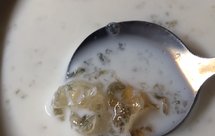 在宿舍可做的糖水～桃胶皂角米雪燕牛奶