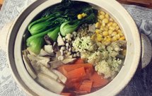 适合春天 美容 养颜 不增重之猪骨芡实什锦锅