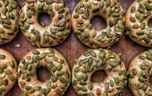 减脂期的好朋友——黑胡椒南瓜籽贝果（无糖无油）