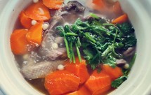 红萝卜鸡头米鸽子汤