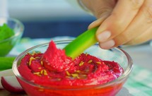 鹰嘴豆泥配蔬菜