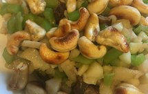 芹菜馬蹄腰果炒肉丁