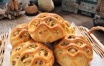 开心果肉松网纹面包