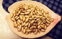 香喷喷的南瓜籽（微波炉版）