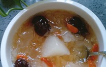 桃胶银耳梨子羹