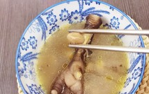 眉豆花生煲鸡脚