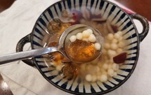 养生糖水：桃胶皂角红枣鸡头米