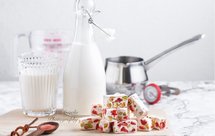 草莓开心果牛轧糖