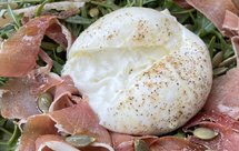 意式风干火腿爆浆布拉塔奶酪沙拉（生酮友好）