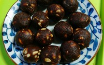 小朋友们喜欢的松仁腰果豆沙青团