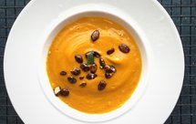 鲜姜南瓜汤配焦糖南瓜子