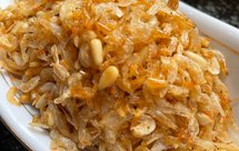 下酒非常棒的一道菜，松子炒虾皮