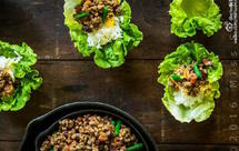 炒牛肉豆子生菜碗.Stir-fried beef&beanin lettuce cups.