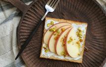 苹果蜂蜜开心果酸奶吐司