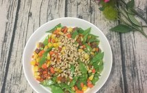 松仁玉米素肠炒荷兰豆