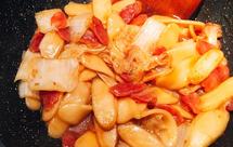 腊肠白菜焖白粿干（年糕）