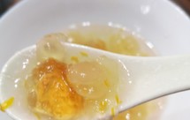 皂角米桃胶雪燕红枣羹