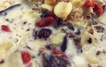 超级好喝简单的牛奶桃胶银耳莲子百合红枣枸杞糖水