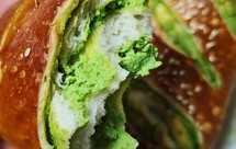 碱水面包【开心果奶酪夹心】