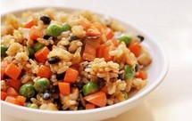 胡萝卜荷兰豆香菇松子炒饭