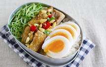 松子蒜香鸡便当