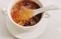 桃胶皂角米雪燕银耳羹​