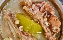 薏米芡实赤小豆陈皮蜜枣煲排骨鸡爪毛瓜瑶柱汤​