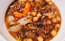 元气美味健身餐藜麦鹰嘴豆炖蔬菜