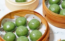艾草松仁豆沙青团