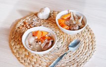 滋润清甜木瓜眉豆鸡爪汤