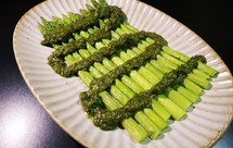 炙芦笋佐罗勒松子青酱