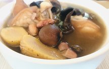 【月子餐】腰豆香菇猪蹄汤