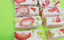 草莓开心果牛轧糖