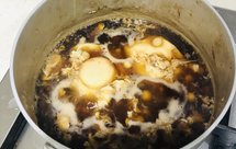 食疗：专调姨妈推迟，姨妈量少。红糖鸡蛋芡实汤。