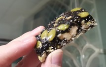 黑芝麻核桃南瓜籽酥糖