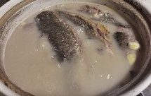 小小鲮鱼一鱼二只之粉葛鲮鱼赤小豆去湿汤