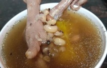 营养美容靓汤——木瓜鸡脚花生眉豆汤