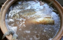 粉葛鲮鱼赤小豆芡实汤